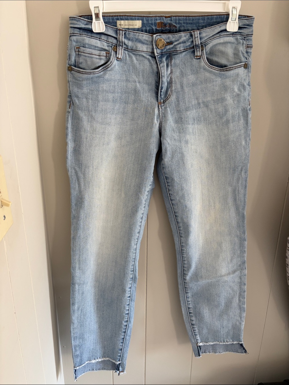 KUT Reese ankle straight leg jeans. Light denim. Size 6. Great condition.